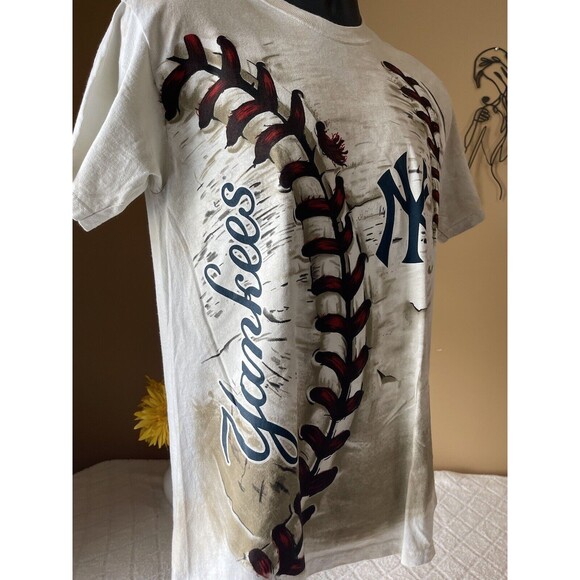 Liquid Blue New York Yankees Baseball Graphic Tie Dye Shirt MLB Size Medium. - Picture 2 of 11